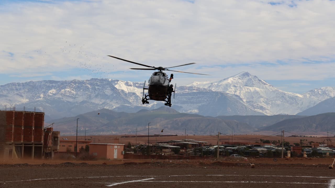 مروحية تنقل مريضة من جبال الحوز ـصور