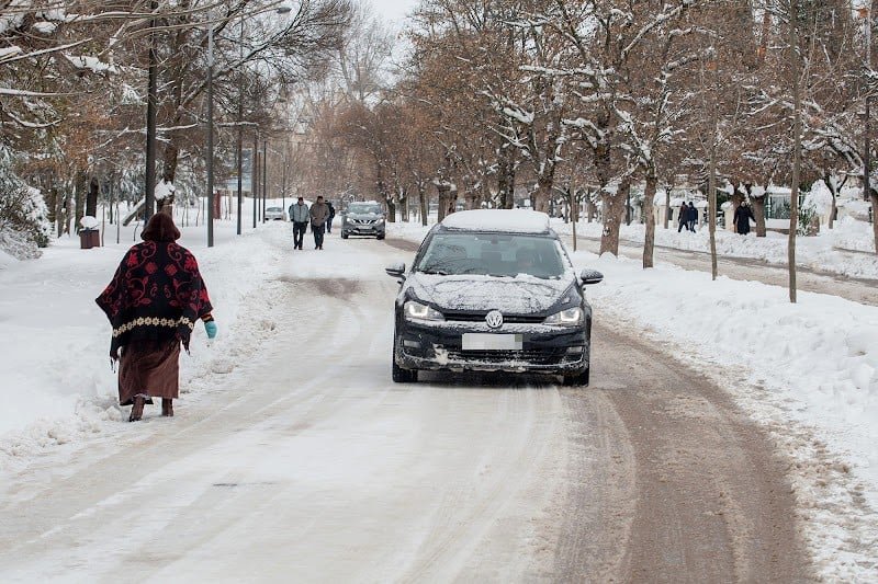 نشرة إنذارية: أمطار قوية وثلوج وطقس بارد بالمغرب