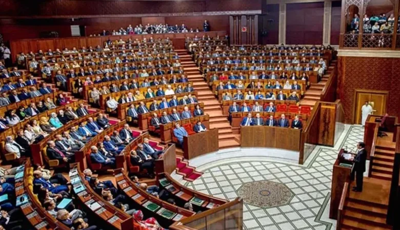 المستشارون يصادقون على إعادة تنظيم مجلس الصحافة وسط انسحاب المعارضة