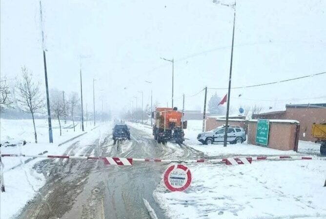 نشرة إنذارية: زخات رعدية وثلوج وطقس بارد بالمغرب