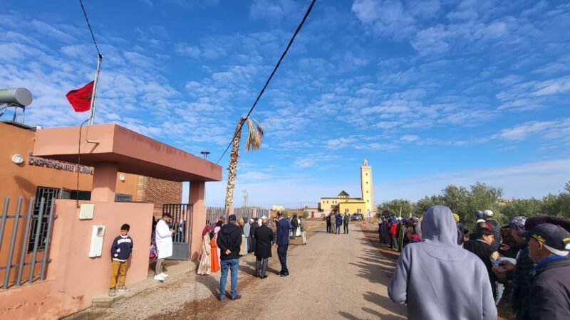 عامل قلعة السراغنة يُطلق مستوصفا وقافلة طبية بجماعة أولاد عمر