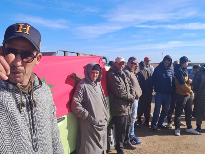 الطاكسيات يتظاهرون ضد تردي أشغال طريق قلعة السراغنة-ابن جرير