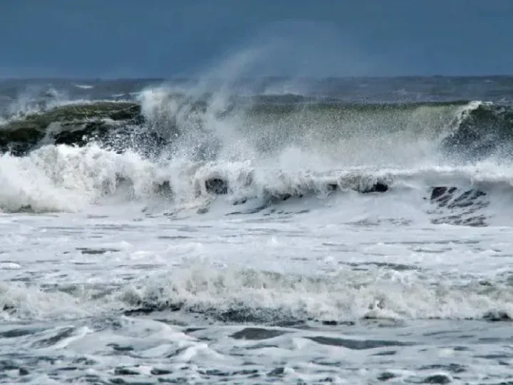 الأرصاد: بحر هائج من طنجة إلى أكادير