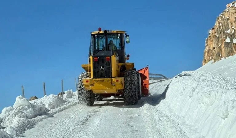 نشرة إنذارية: زخات رعدية وثلوج ورياح عاصفية