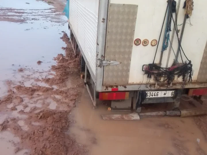 عامل قلعة السراغنة يقوم بزيارة مفاجئة للطريق المتردية بدوار السكارتة