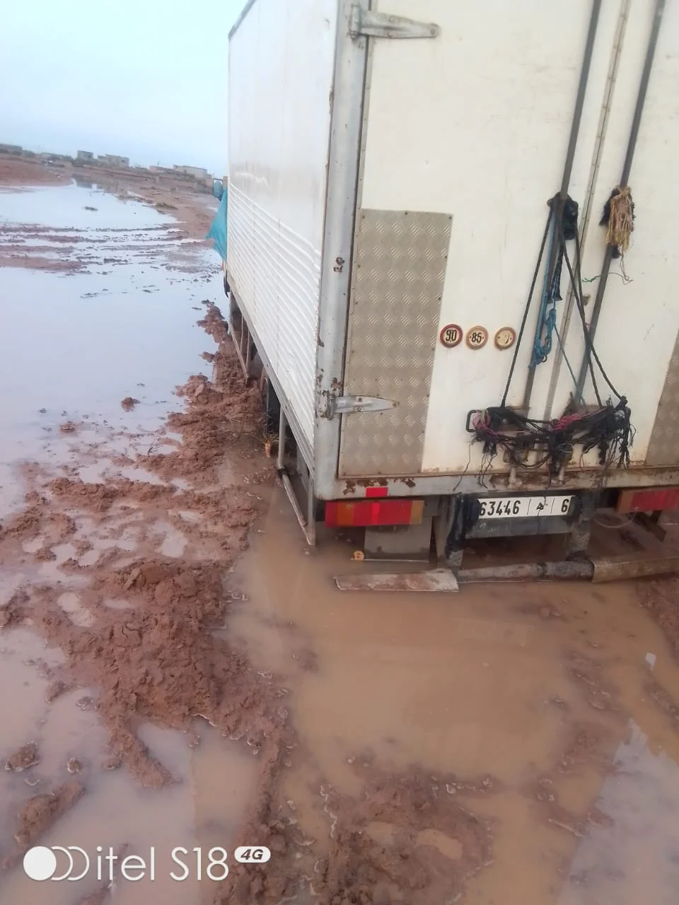 عامل قلعة السراغنة يقوم بزيارة مفاجئة للطريق المتردية بدوار السكارتة