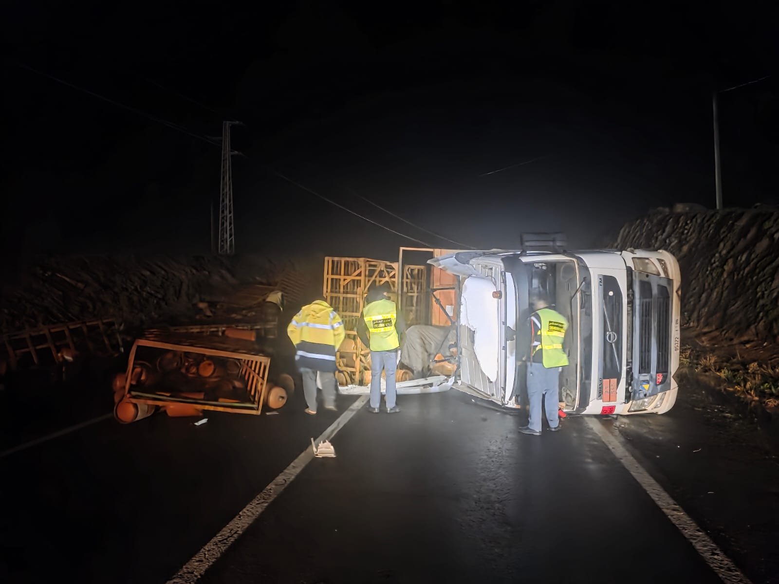 انقلاب شاحنة قنينات غاز يوقف حركة السير بالسراغنة