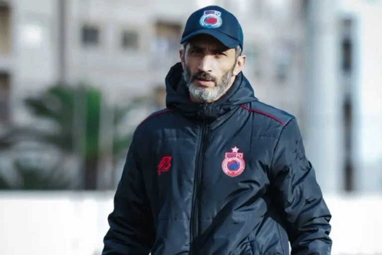 أولمبيك آسفي يقيل مدربه زكرياء عبوب