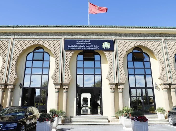 أمير المؤمنين يأمر بفتح 157 مسجدا