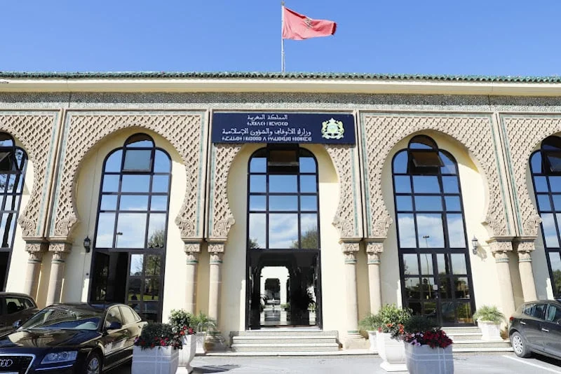 أمير المؤمنين يأمر بفتح 157 مسجدا