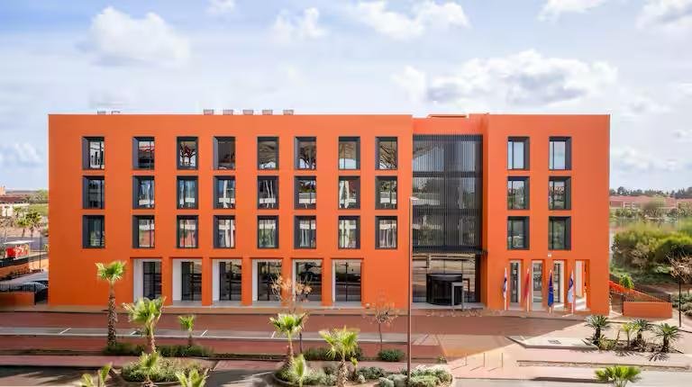 أول فندق “هامبتون باي هيلتون” بالمغرب يُفتتح في ابن جرير