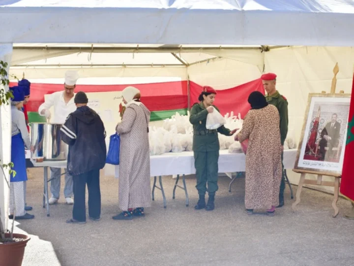 الحرس الملكي يوزع 150 ألف وجبة إفطار