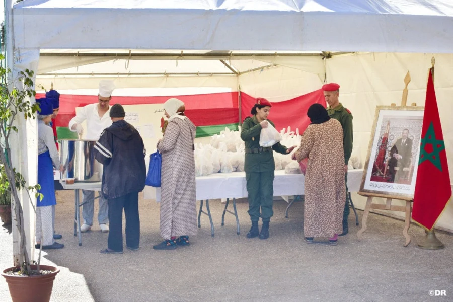 الحرس الملكي يوزع 150 ألف وجبة إفطار