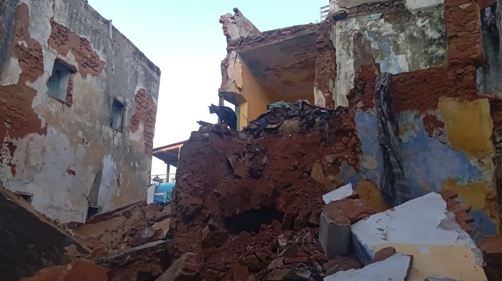 مصرع 3 أشخاص في انهيار منزل ضواحي العرائش