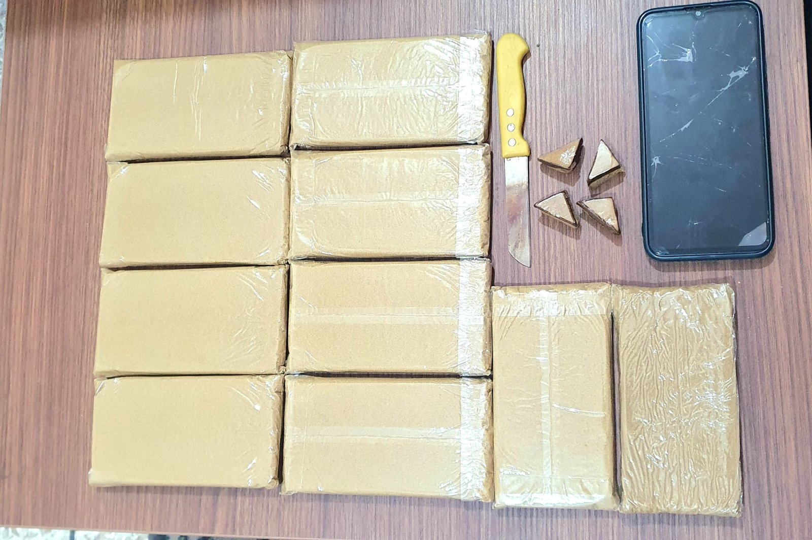 توقيف شخص ملتبس بحيازة 10 صفائح من الشيرا بمراكش