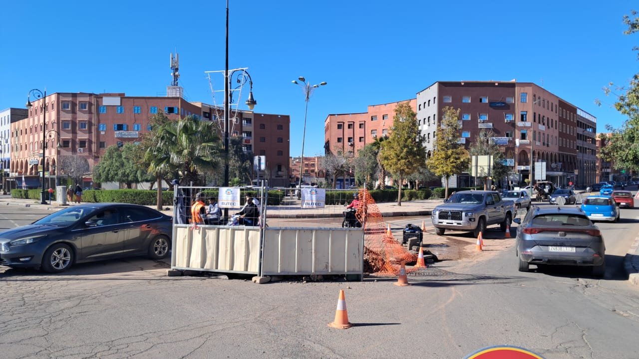 الشركة الجهوية تتدخل لمنع تسربات الماء بقلعة السراغنة