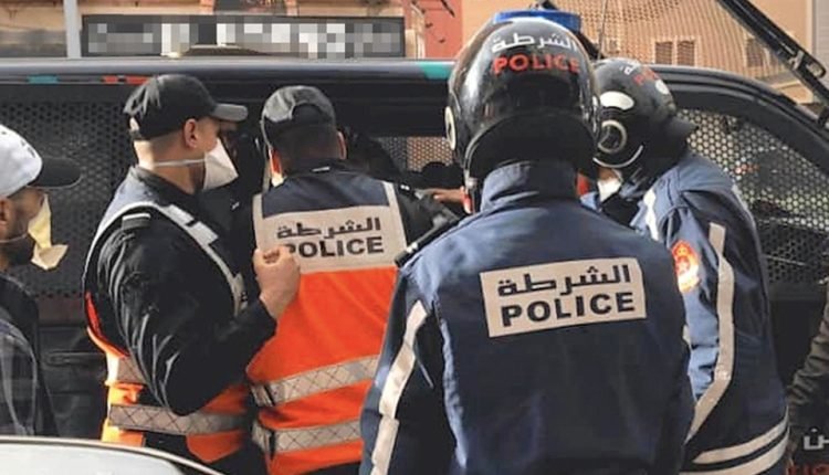 شرطة ابن جرير تعتقل 3 مروّجين للمخدرات ملتبسين بحيازة الحشيش وأسلحة بيضاء و233 قرصا مهلوسا