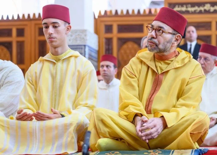 أمير المؤمنين يؤدي صلاة عيد الفطر بالرباط