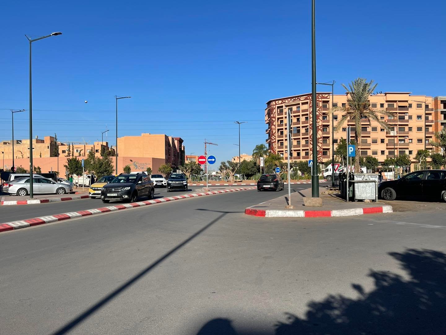 وكالات لنقل البضائع تغلق طريقا عمومية بمراكش