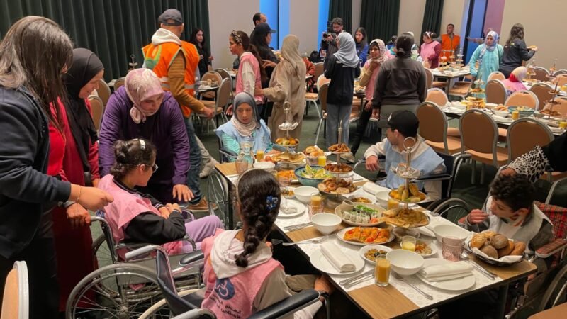 مبادرة إنسانية..إفطار جماعي لأطفال ذوي الاحتياجات الخاصة بفندق هيلتون ابن جرير ـصور