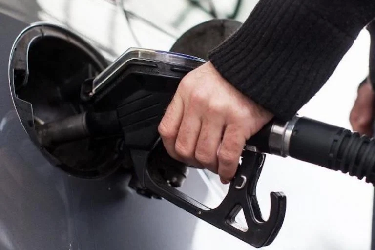 ارتفاع أسعار المحروقات..فتح باب إيداع طلبات الدعم الاستثنائي لمهنيي النقل الطرقي