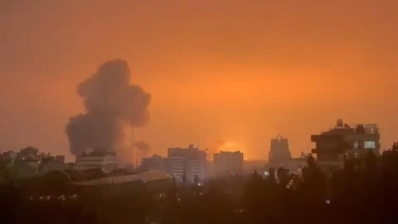 ترامب يعلن ضرب جزيرة خرج الإيرانية ويهدد بتدمير بنيتها النفطية