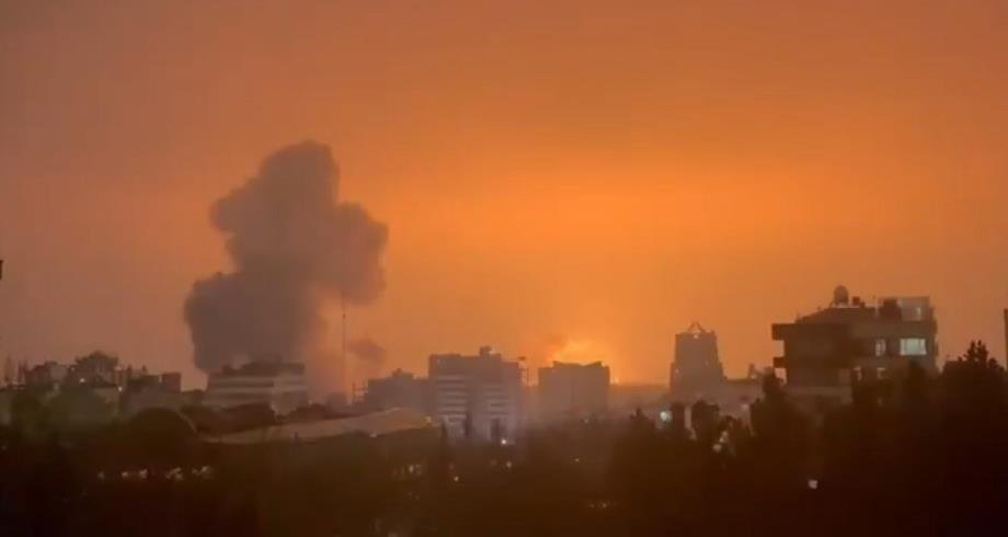 ترامب يعلن ضرب جزيرة خرج الإيرانية ويهدد بتدمير بنيتها النفطية