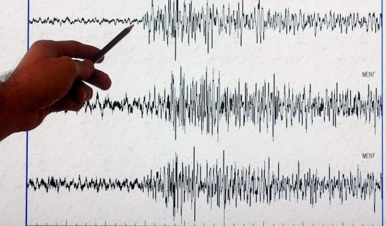 هزة أرضية خفيفة ضواحي المضيق