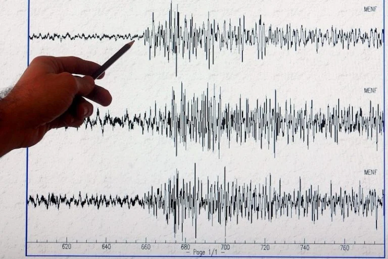 هزة أرضية خفيفة ضواحي المضيق