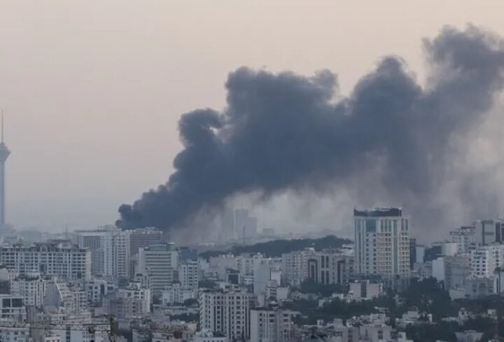 غارات أميركية إسرائيلية على منشأتين للطاقة في إيران