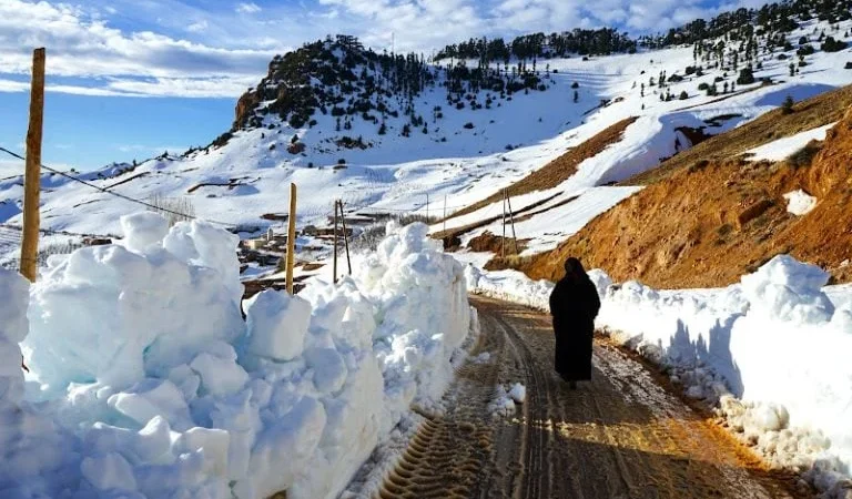 طقس اليوم الجمعة..أمطار رعدية وثلوج بالمغرب