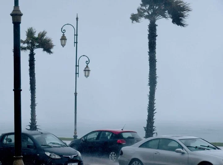 نشرة إنذارية: زخات رعدية ورياح قوية