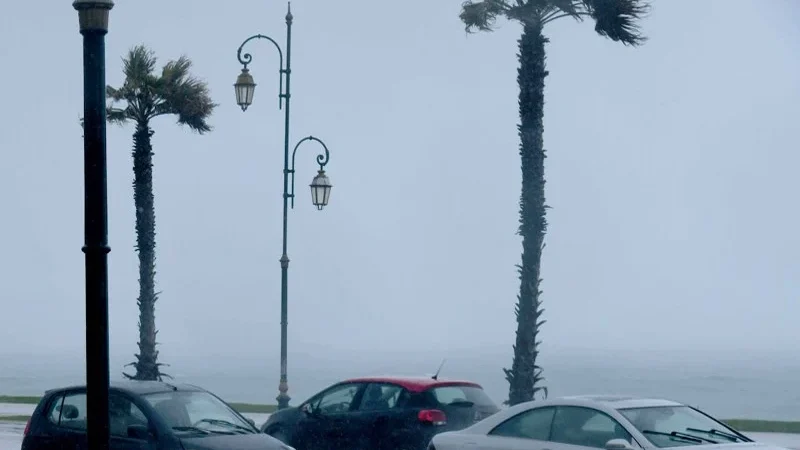 نشرة إنذارية: زخات رعدية ورياح قوية