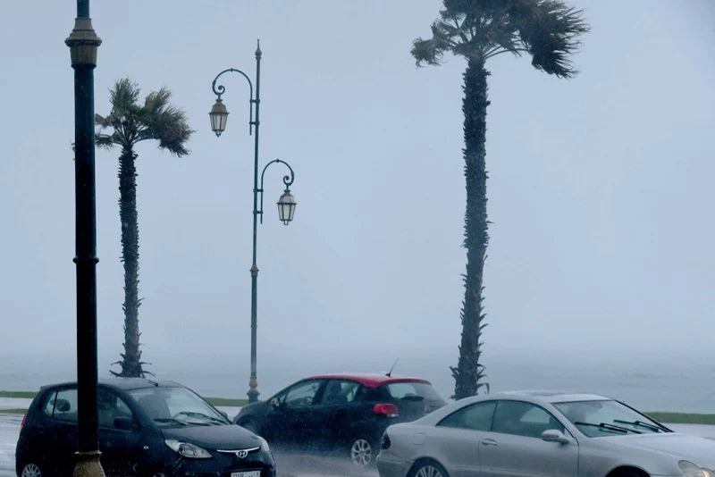 نشرة إنذارية: زخات رعدية ورياح قوية