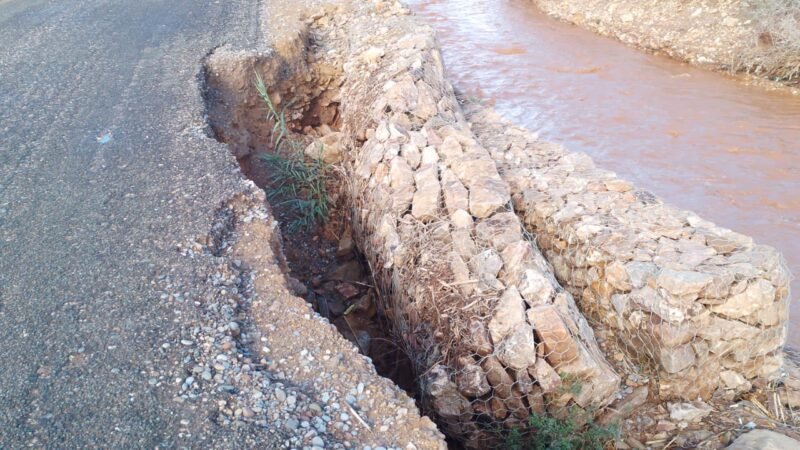 فضيحة..انهيار طريق حديثة الإنشاء بـ479 مليون يثير الاستنكار بالرحامنة ـصور