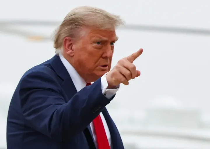 ترامب يهدد بضرب إيران بـ”قوة غير مسبوقة”