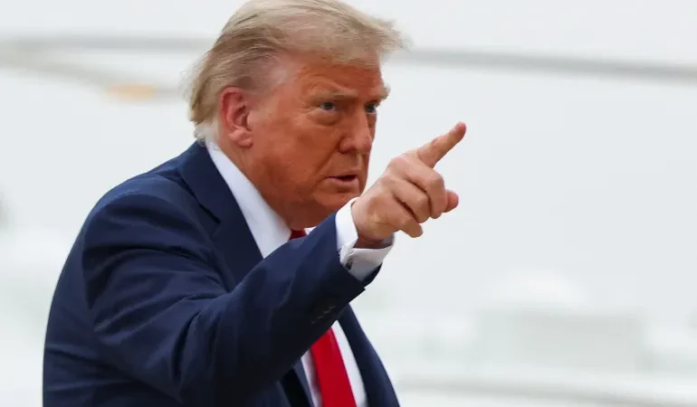 ترامب يهدد بضرب إيران بـ”قوة غير مسبوقة”