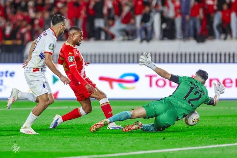 أولمبيك آسفي يقصي الوداد..ويواجه اتحاد الجزائر في نصف نهائي كأس “الكاف”