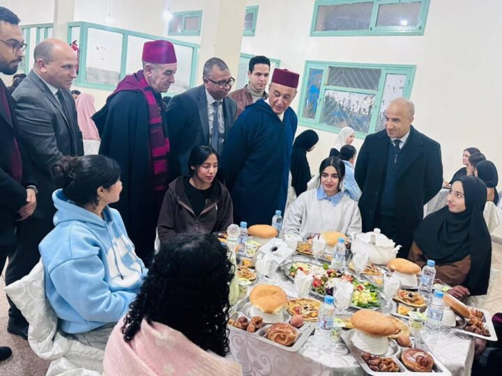 مبادرة إنسانية..عامل قلعة السراغنة ومدير الأكاديمية يشاركان الإفطار مع تلاميذ داخليين