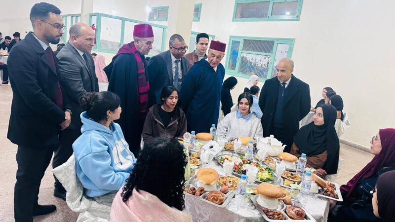 مبادرة إنسانية..عامل قلعة السراغنة ومدير الأكاديمية يشاركان الإفطار مع تلاميذ داخليين