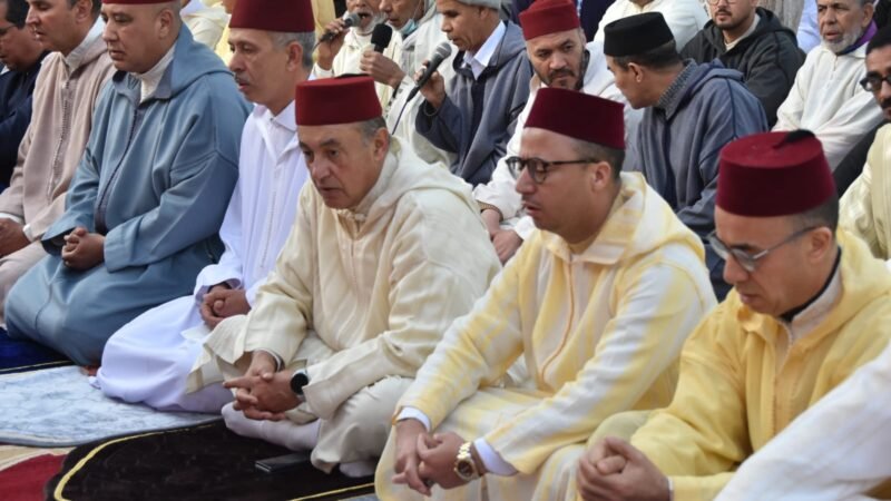 عامل قلعة السراغنة يؤدي صلاة العيد بالمصلى الكبير ـصور