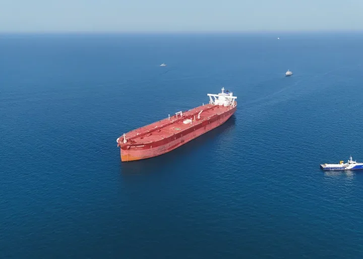 إيران تعيد إغلاق مضيق هرمز