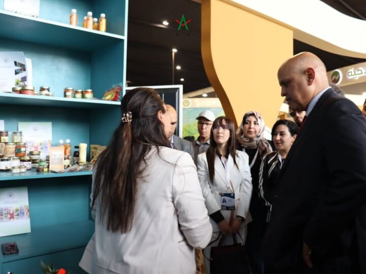 الكاتب العام لوزارة الفلاحة يزور رواق معهد الحسن الثاني للزراعة والبيطرة