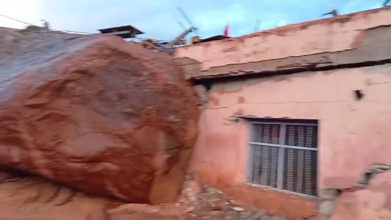 مطالب بالحق في التعليم بعدما تدمرت مدرسة في انهيار صخري بالحوز