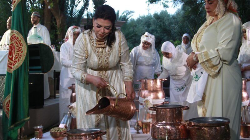 أمسية فنية تحتفي بتقطير ماء الزهر بمراكش
