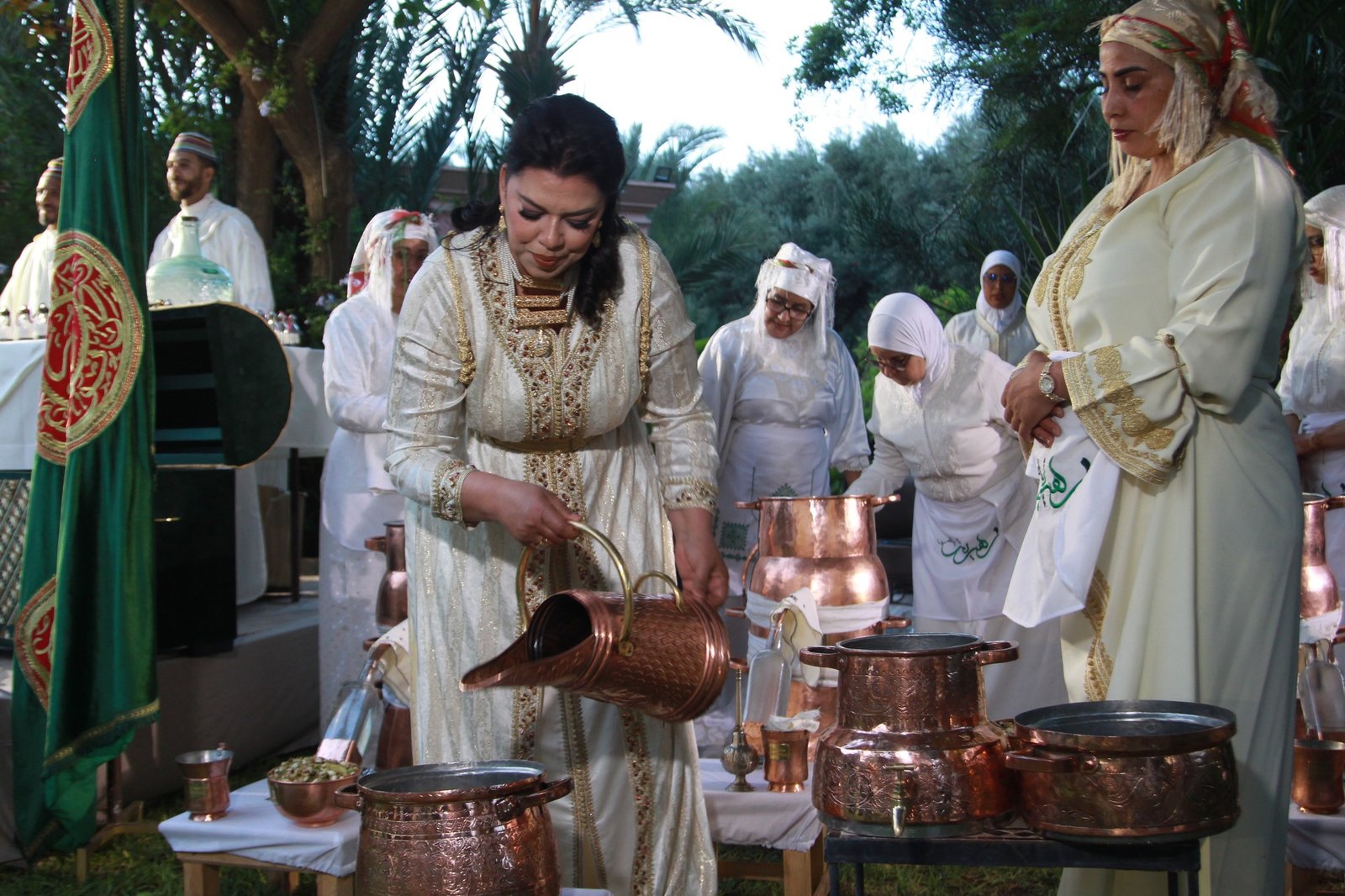 أمسية فنية تحتفي بتقطير ماء الزهر بمراكش