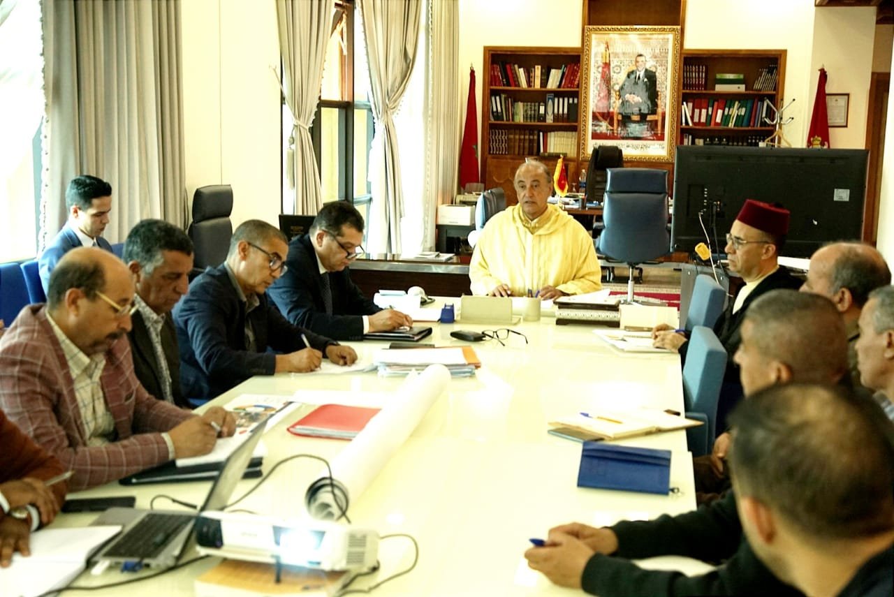 قلعة السراغنة..اجتماع يتدارس تزويد 40 دوارا بالماء بحوالي 8 ملايير في الجوالة والجبيل