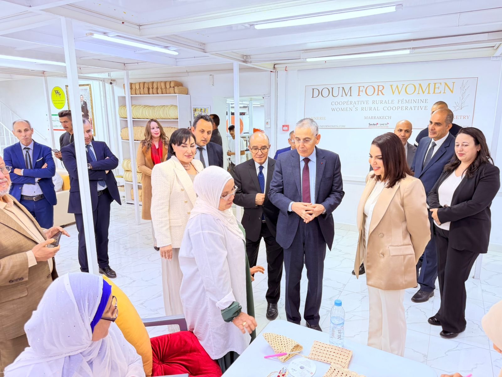 والي مراكش يزور تعاونية نسائية