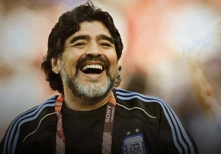 ابنة مارادونا تتهم طاقمه الطبي بـ”الإهمال والتلاعب المروّع”