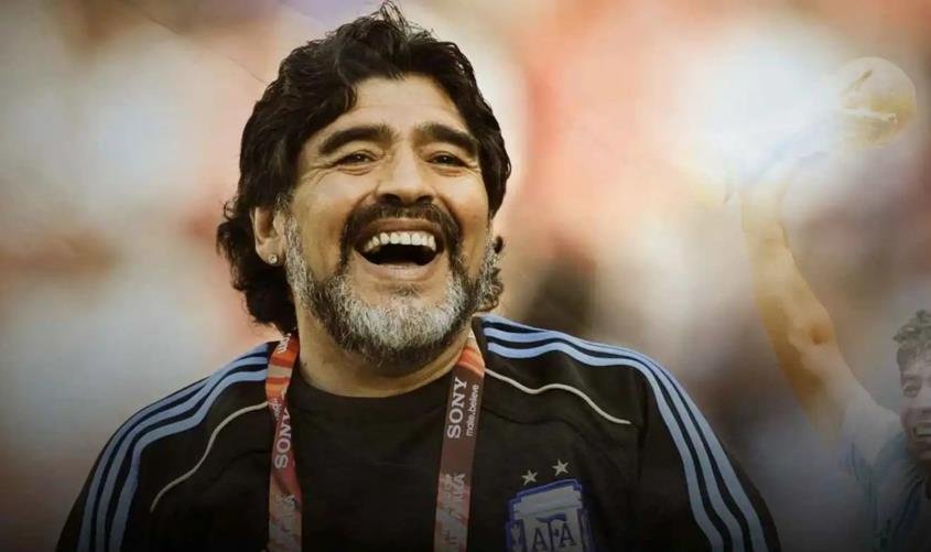 ابنة مارادونا تتهم طاقمه الطبي بـ”الإهمال والتلاعب المروّع”